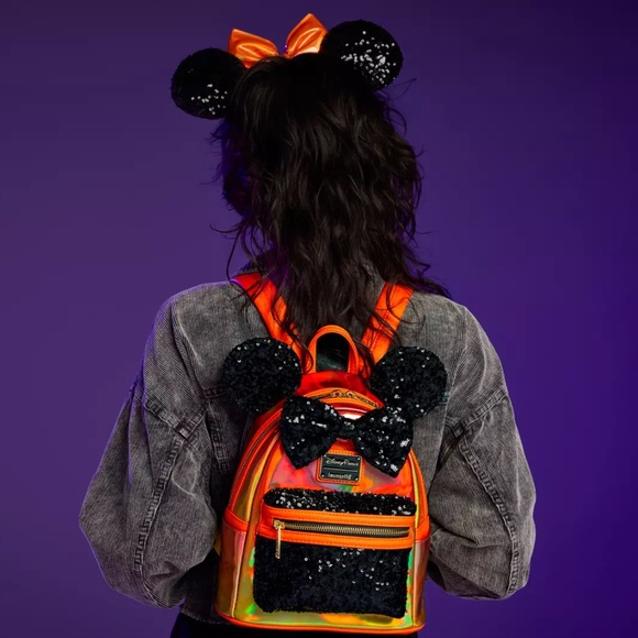 BNWT. DISNEY PARKS HALLOWEEN 2023 MINNIE MOUSE SEQUIN LOUNGEFLY - Picture 5 of 5